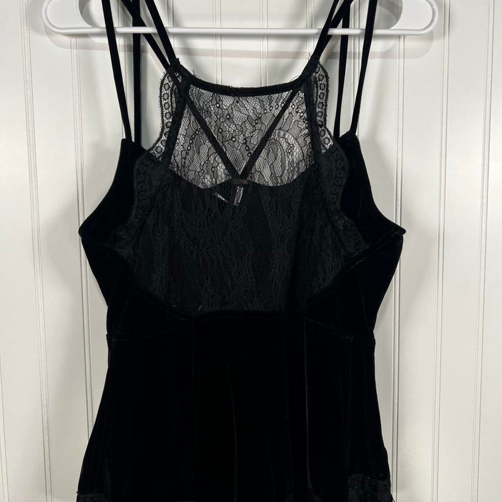 Grunge, whimsical goth, Y2K, boho,90s
Free people "Ellie" Velvet Dual Lace Cam - Picture 3 of 6